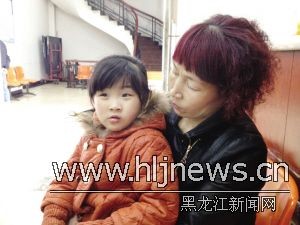 Dao Dao và mẹ, ảnh chụp trước khi em bị hành hung